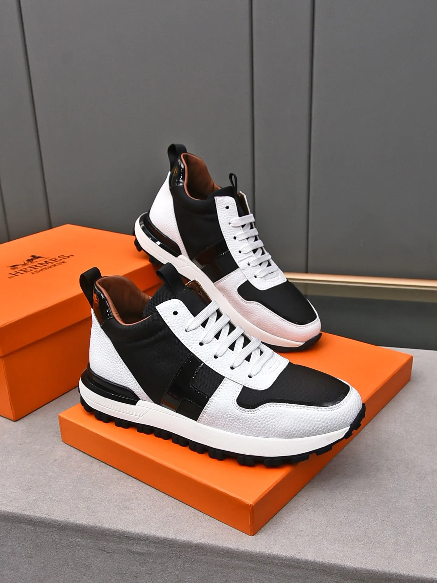 📛📛📛PPP480 (Hermes high-top)🆕Men's color-blocked sneakers, decorated with textured calfskin details. Spliced ​​with original cowhide, this shoe draws inspiration from the equestrian world, integrating technical details and practical functions. Breathable sheep lining, rubber wear-resistant outsole, high-end quality, every detail is perfectly combined! Size: 38-44 (45 can be customized)